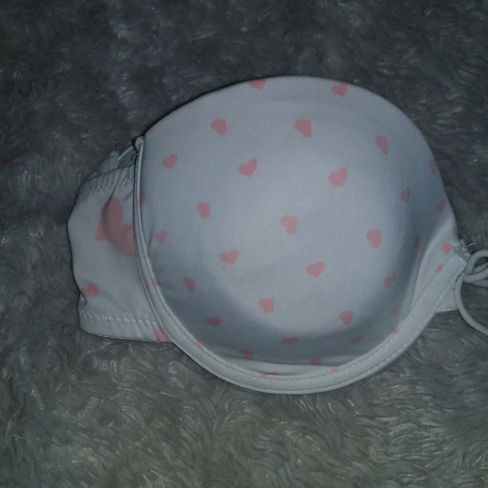 Assorted bras - Picture 2 of 3